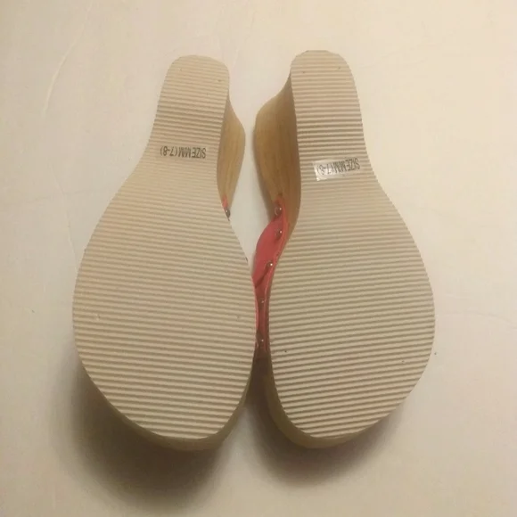 Coral size 7-8 summer wooden Clogs with beaded decor. New! - Picture 5 of 5